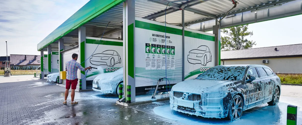 Posadzka żywiczna w myjni i warsztacie